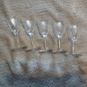 Elegant Clear Wine Glass Set